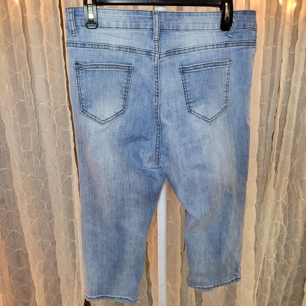 JEANS Distressed Denim Capris Light Wash Shredded Boho Cropped Jeans Size Large - Picture 4 of 6
